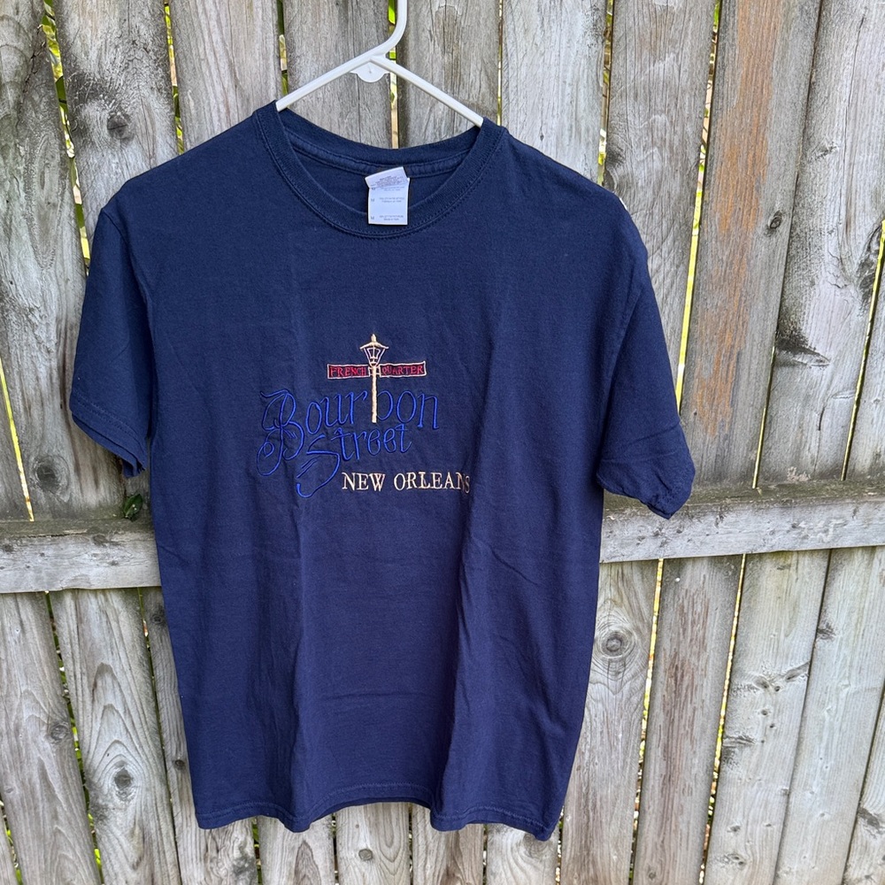 FREE w/purchase New Orleans French Quarter Bourbon Street Tshirt cotton Gildan M